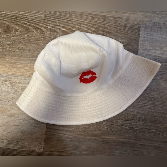 💕Revlon Bucket Hat - Picture 2 of 2